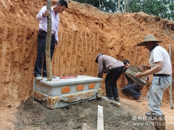 香港陈荣昌广东陆丰点虎形王字穴